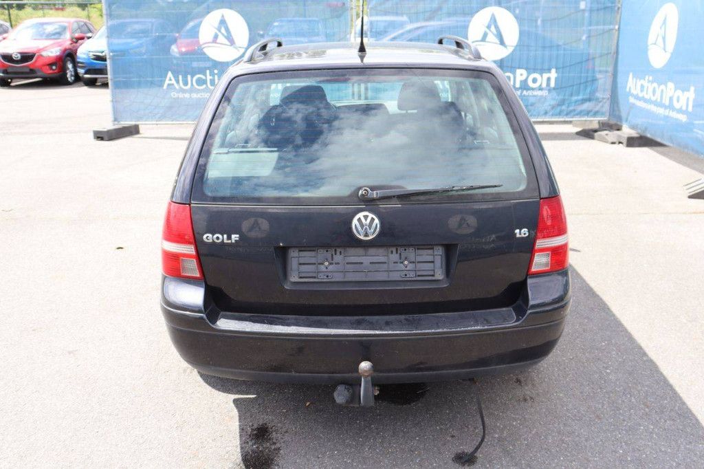 Passenger car Volkswagen Golf Petrol 102hp 2004 (Margin)