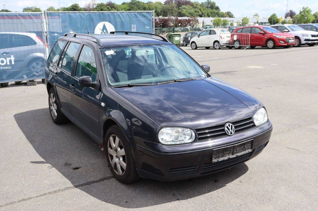 Passenger car Volkswagen Golf Petrol 102hp 2004 (Margin)