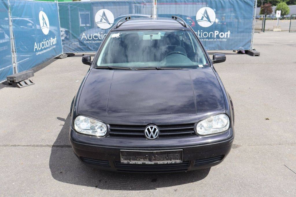 Passenger car Volkswagen Golf Petrol 102hp 2004 (Margin)