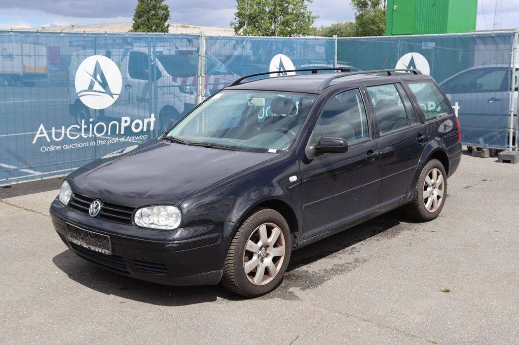 Passenger car Volkswagen Golf Petrol 102hp 2004 (Margin)