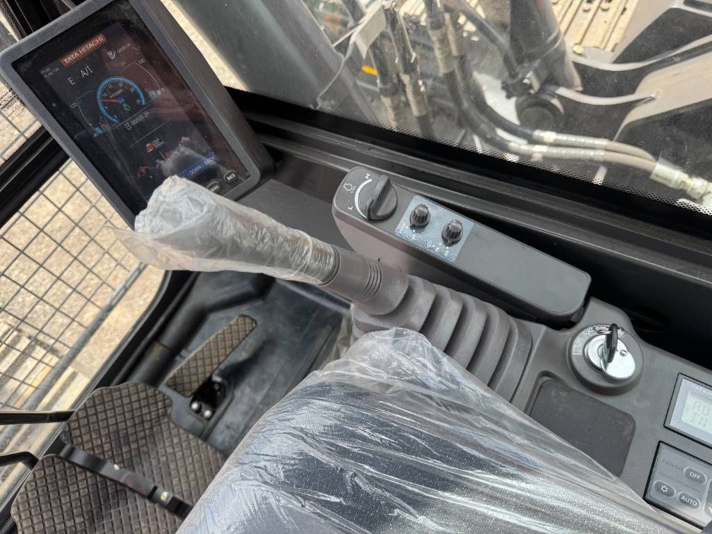 Hitachi EX215LC-5G - New / Unused / Cummins Engine
