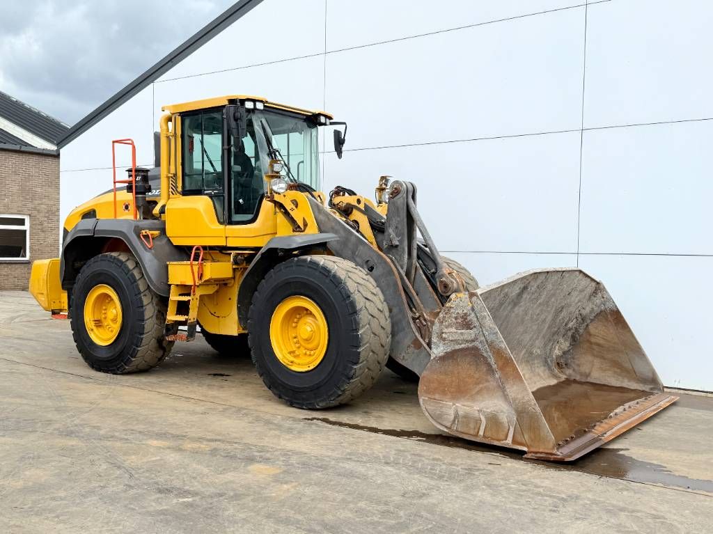 Volvo L120H - 3rd Function / Quick Coupler