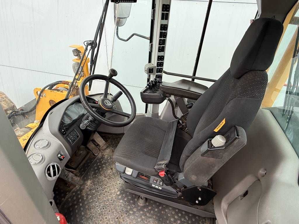 Volvo L120H - 3rd Function / Quick Coupler