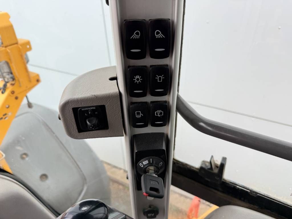 Volvo L120H - 3rd Function / Quick Coupler