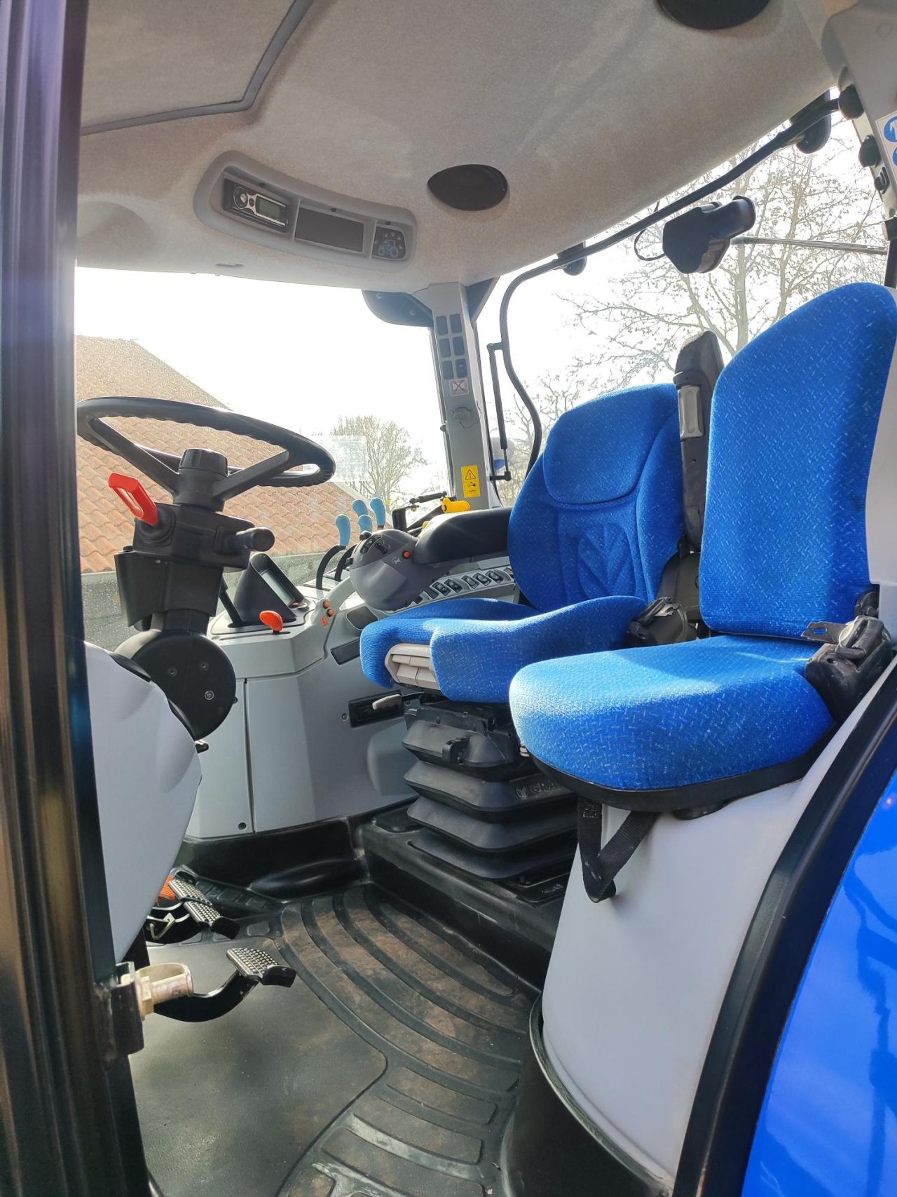 New Holland T 6030 Range Command