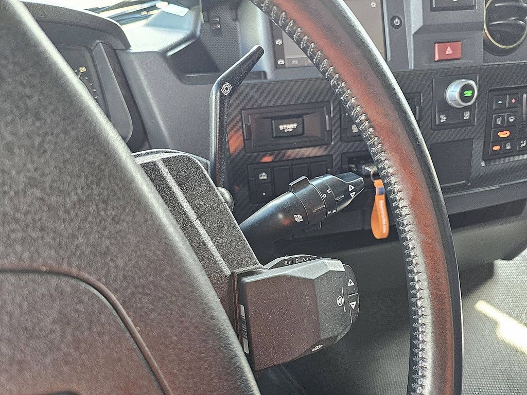 RENAULT T 520