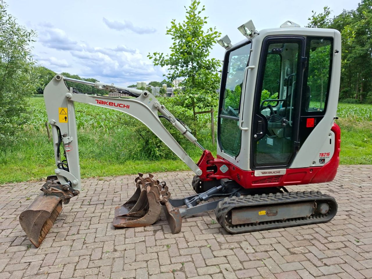 Takeuchi TB216 | bj 2019 | 4831uur | 3 bakken