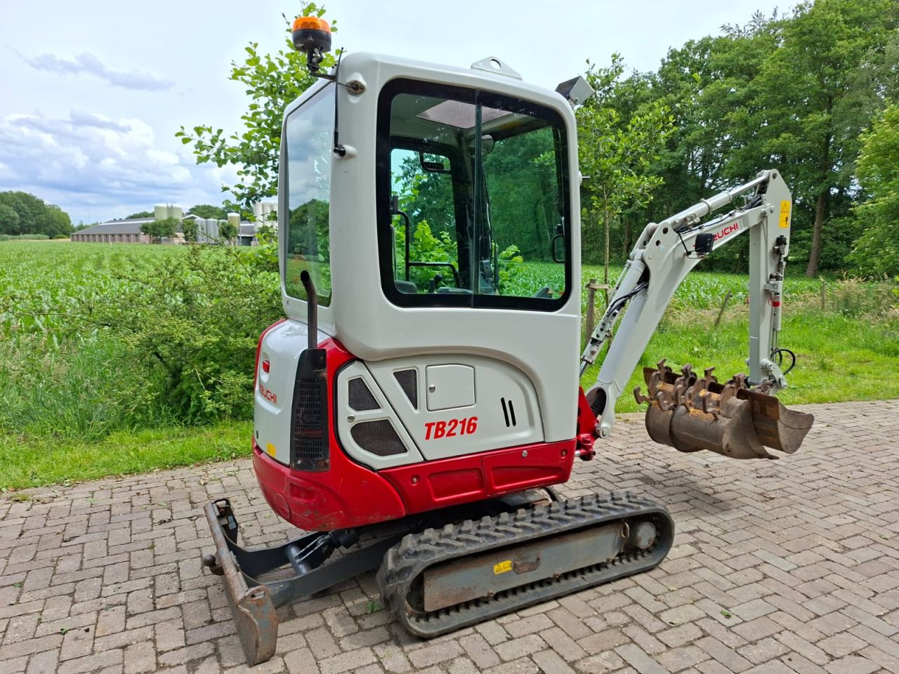 Takeuchi TB216 | bj 2019 | 4831uur | 3 bakken