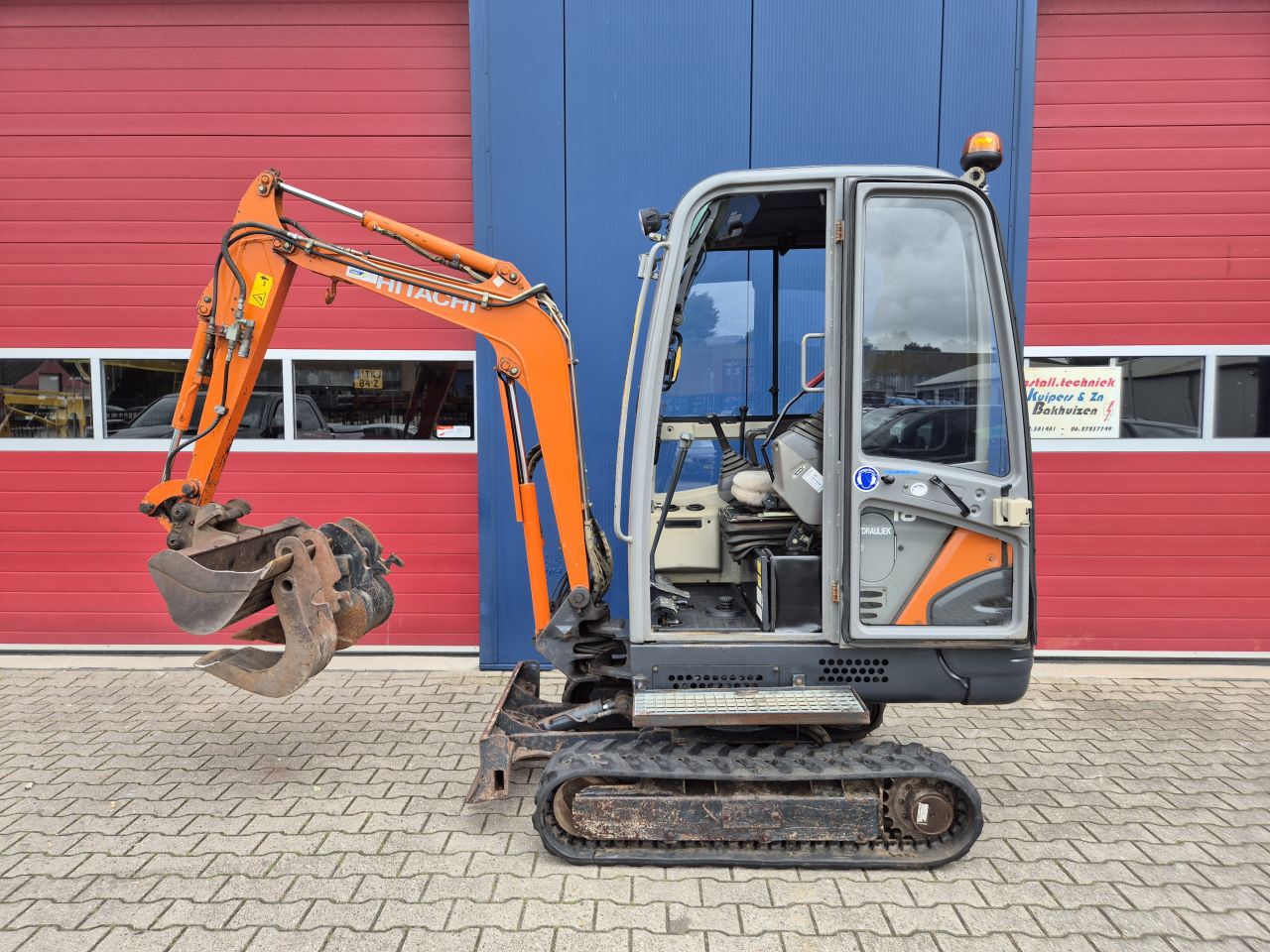 HITACHI ZX18 GRAAFMACHINE MET 3 BAKKEN PRIJS MARGE