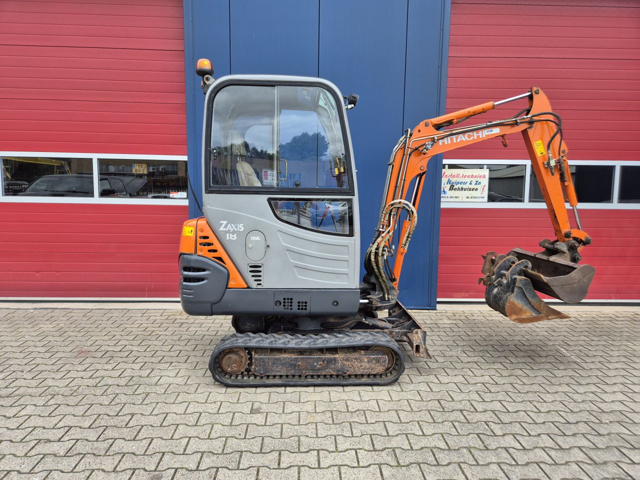 HITACHI ZX18 GRAAFMACHINE MET 3 BAKKEN PRIJS MARGE