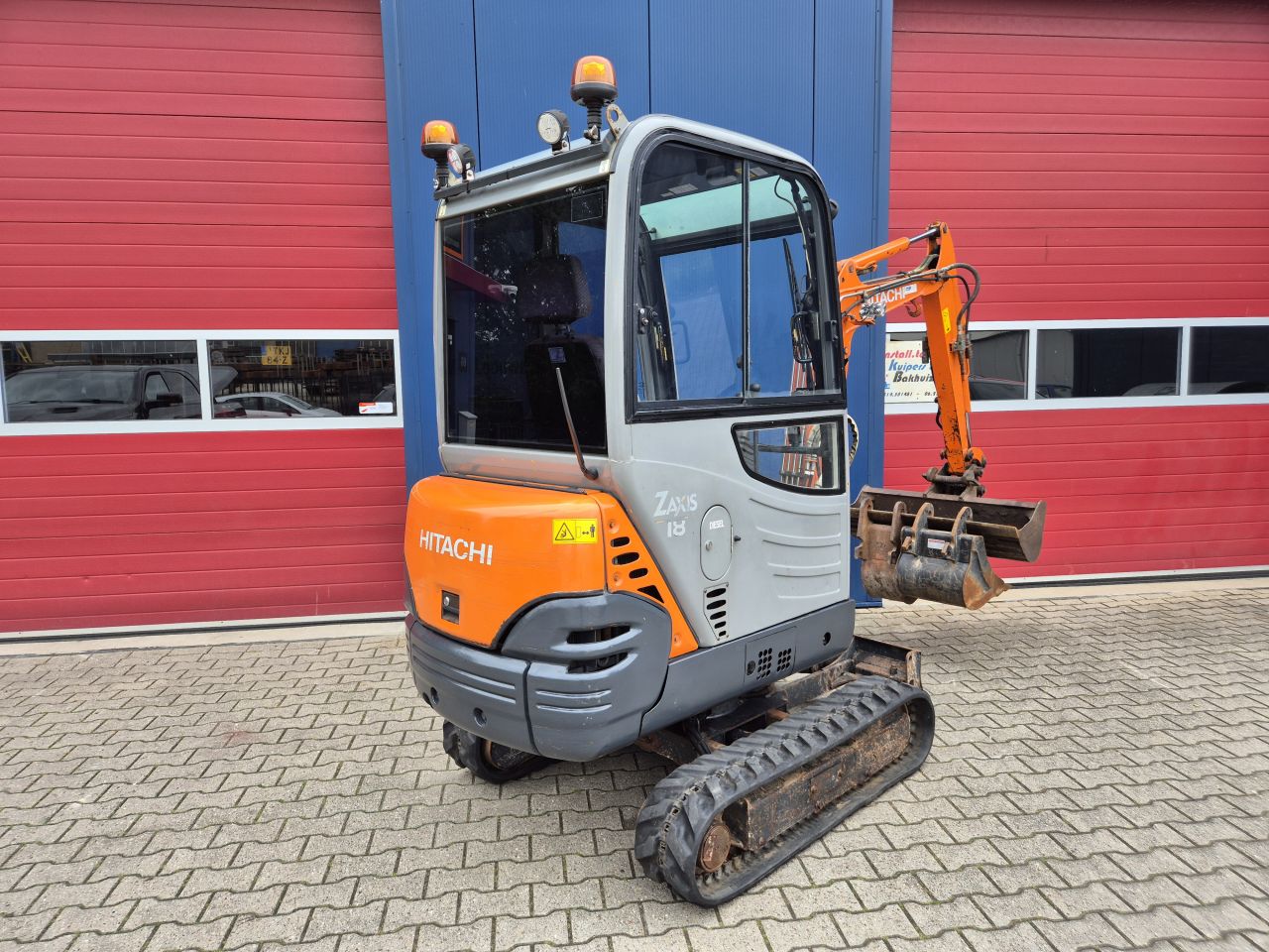 HITACHI ZX18 GRAAFMACHINE MET 3 BAKKEN PRIJS MARGE