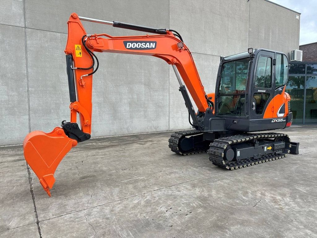 Doosan DX55-9CN Diesel-Midi-Bagger 2019