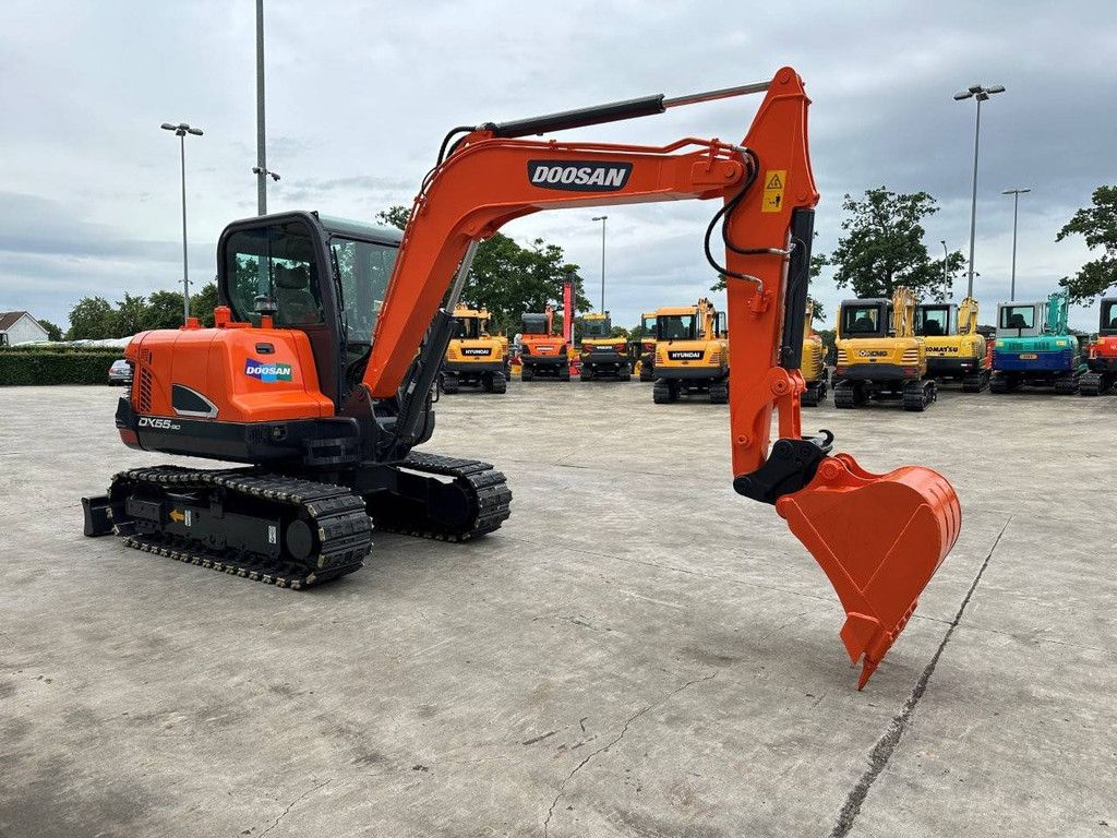 Doosan DX55-9CN Diesel-Midi-Bagger 2019