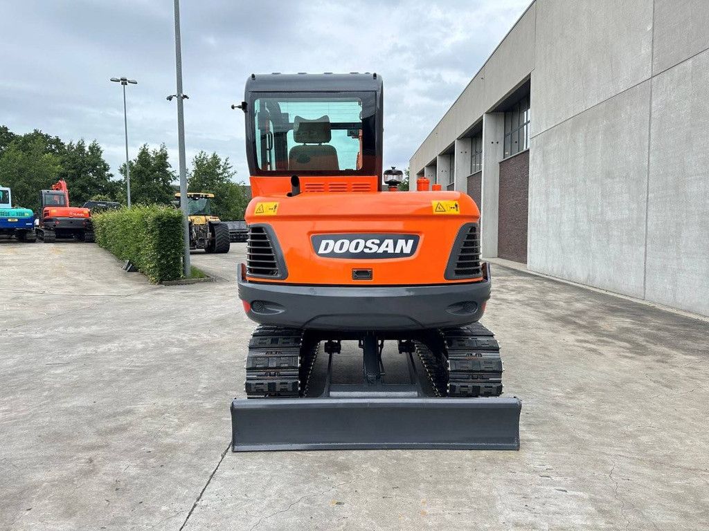 Doosan DX55-9CN Diesel-Midi-Bagger 2019