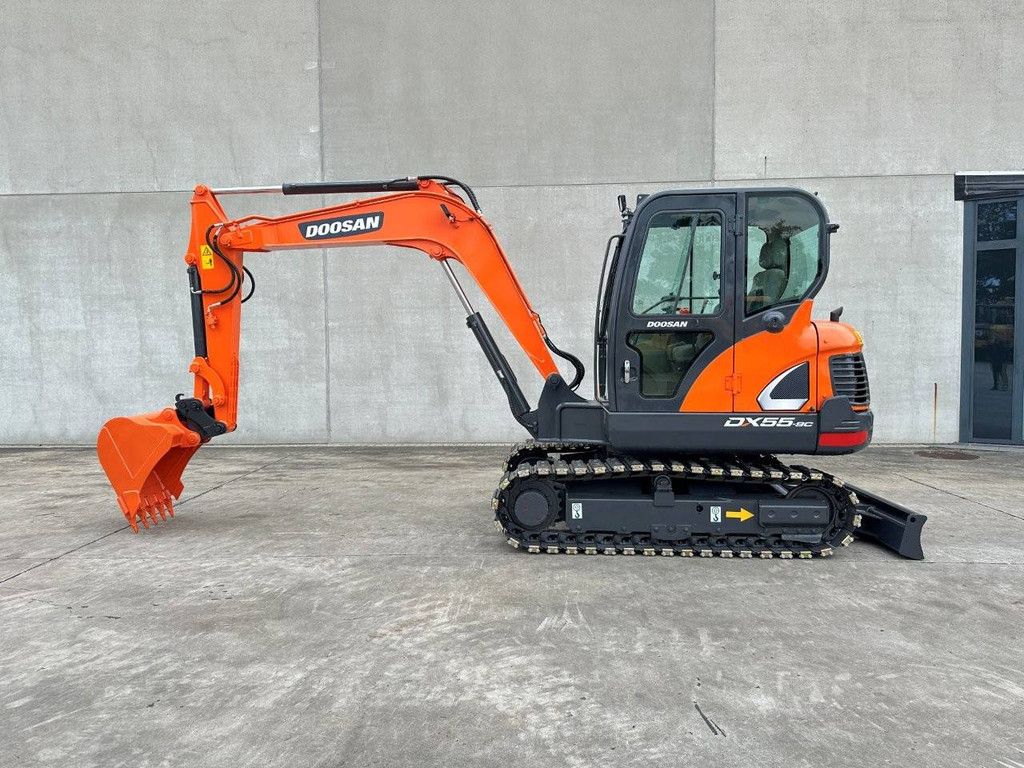 Doosan DX55-9CN Diesel-Midi-Bagger 2019