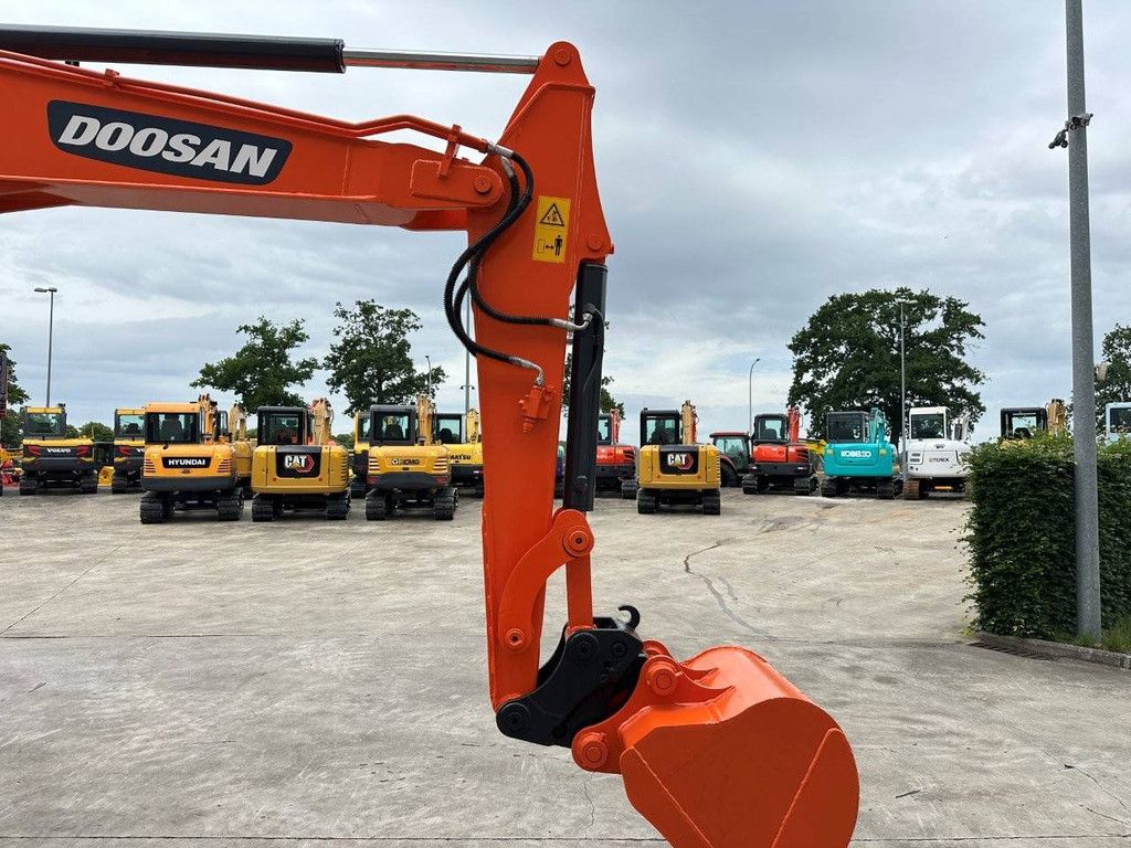 Doosan DX55-9CN Diesel-Midi-Bagger 2019