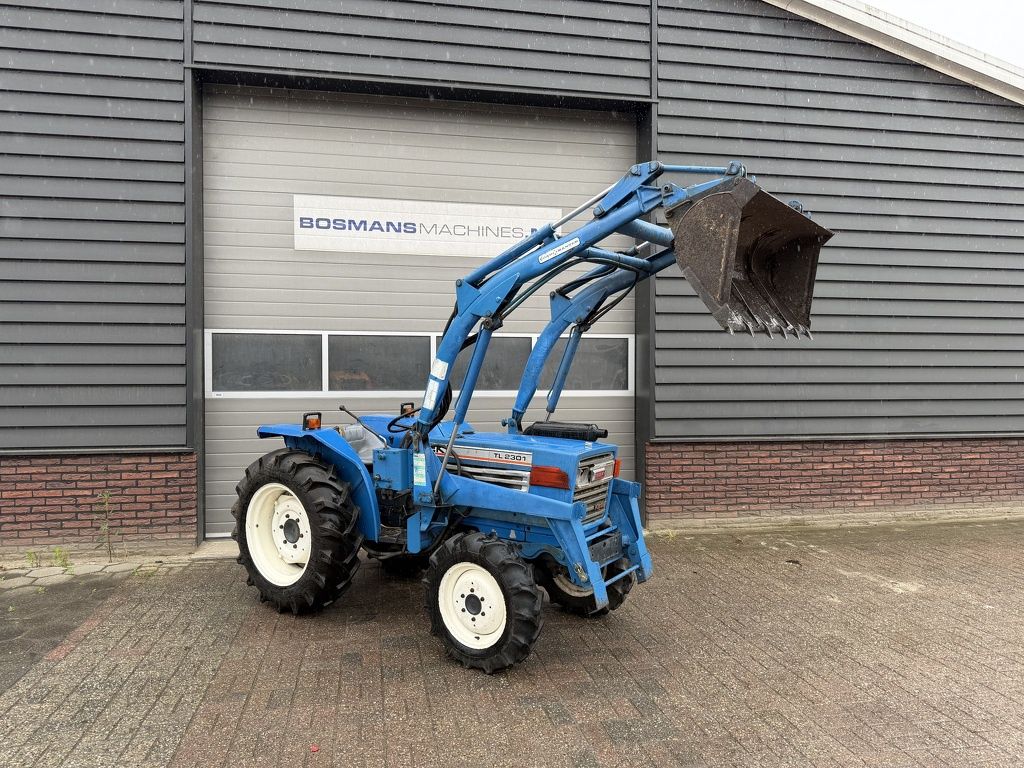 Iseki TL2301 4WD minitractor met frontlader NL kenteken