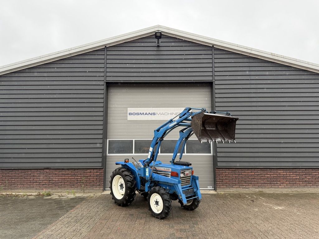 Iseki TL2301 4WD minitractor met frontlader NL kenteken