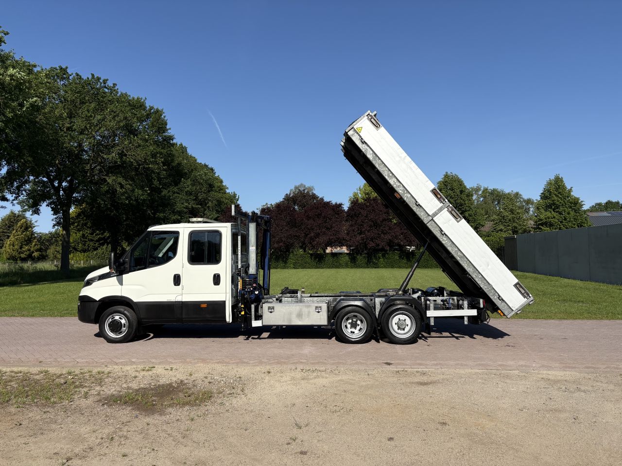 IVECO 50C17+ clixtar Kipper met kraan C1E RIJBEWIJS