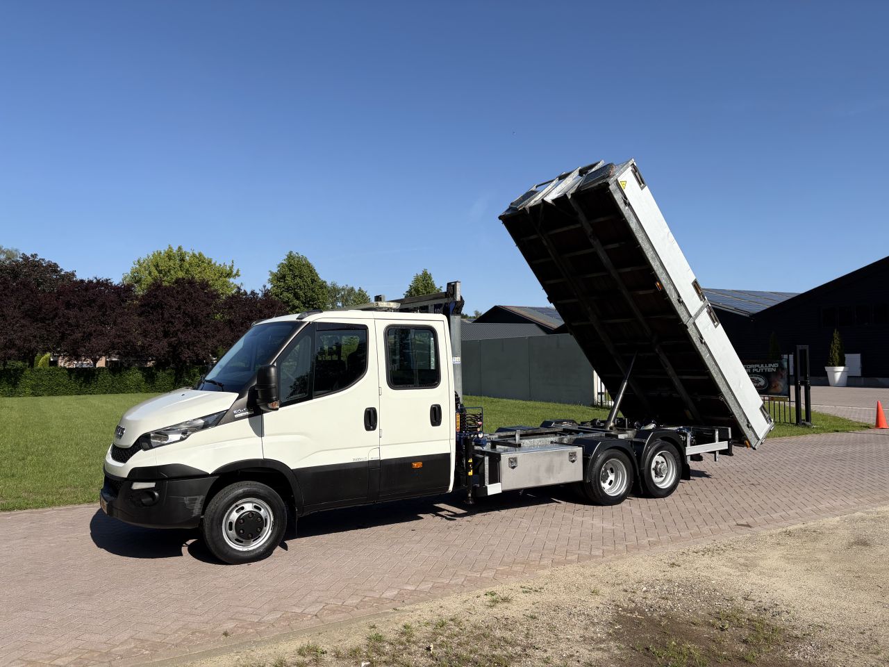 IVECO 50C17+ clixtar Kipper met kraan C1E RIJBEWIJS