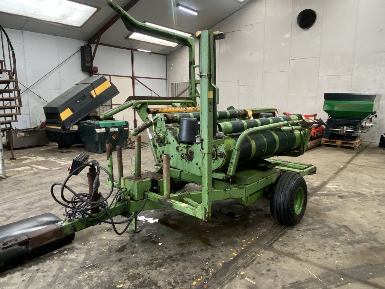 ELHO 1210 AC F2 Ronde / vierkante balenwikkelaar