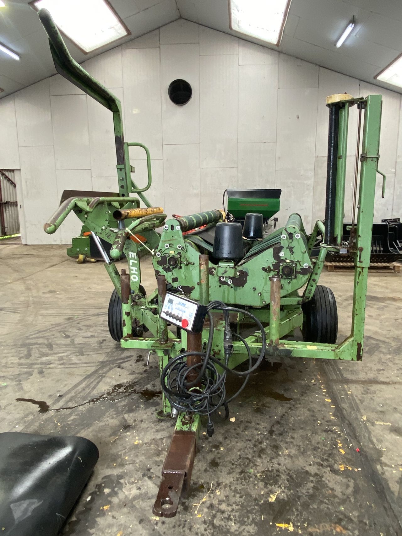 ELHO 1210 AC F2 Ronde / vierkante balenwikkelaar