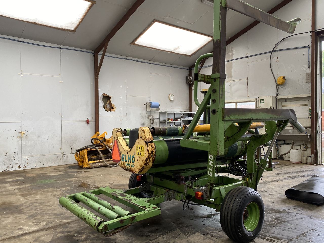 ELHO 1210 AC F2 Ronde / vierkante balenwikkelaar