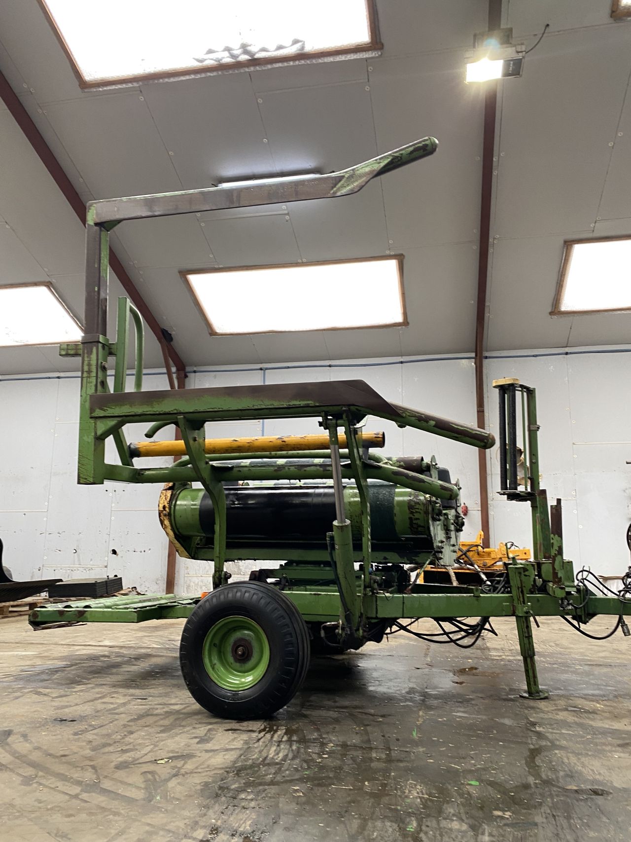 ELHO 1210 AC F2 Ronde / vierkante balenwikkelaar