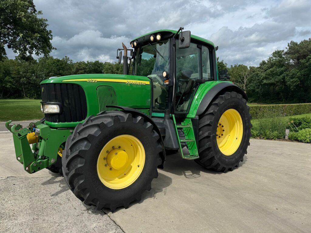 John Deere 6520