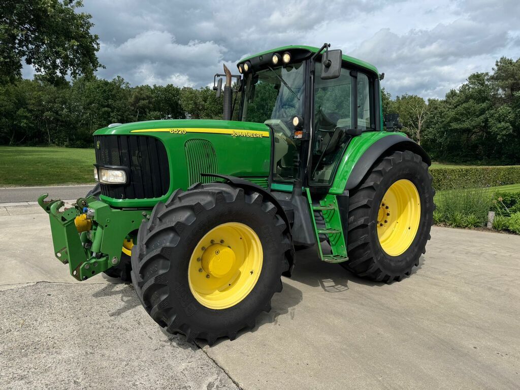 John Deere 6520