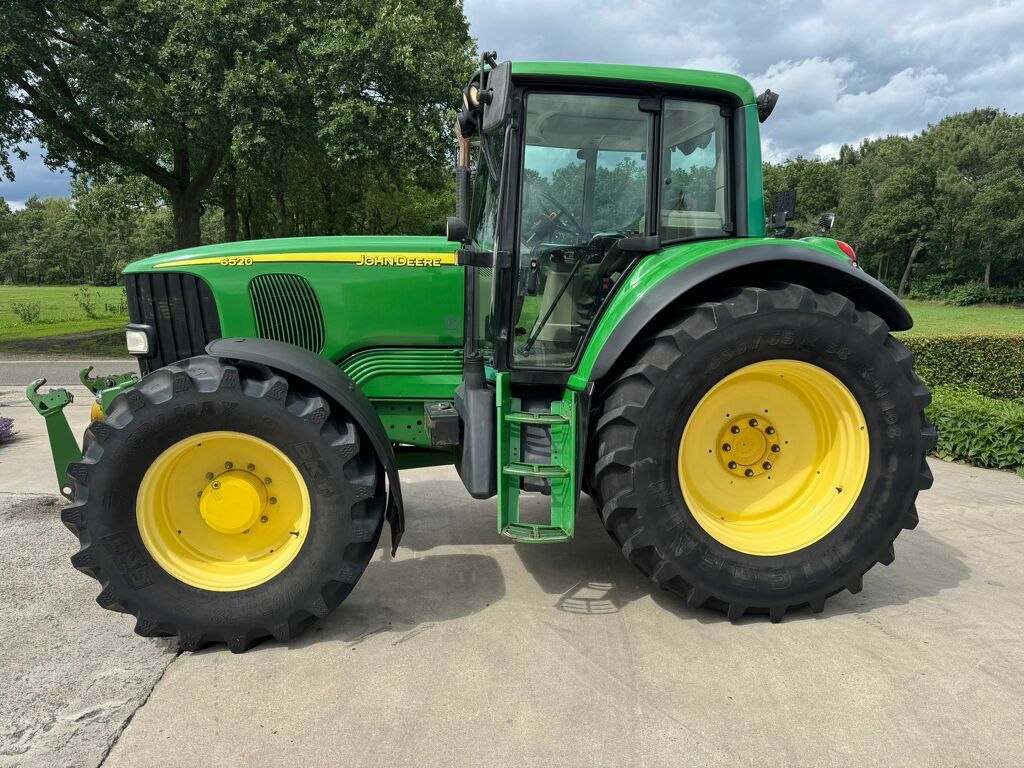 John Deere 6520