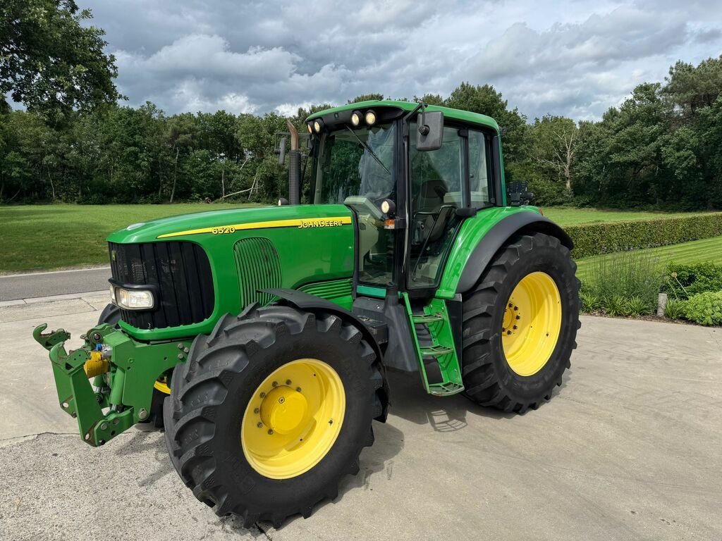 John Deere 6520
