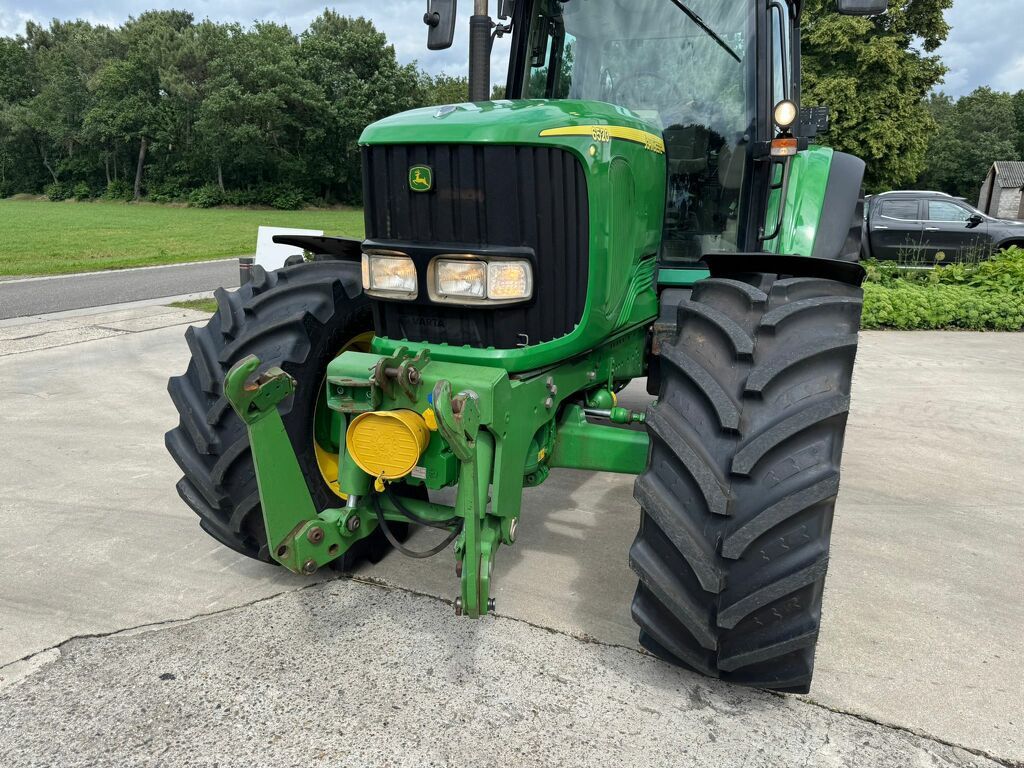 John Deere 6520