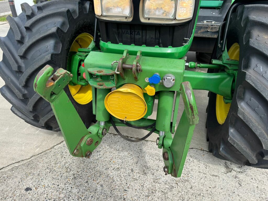 John Deere 6520