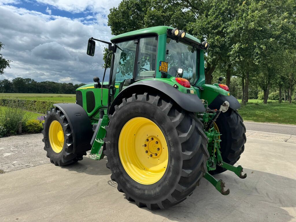 John Deere 6520
