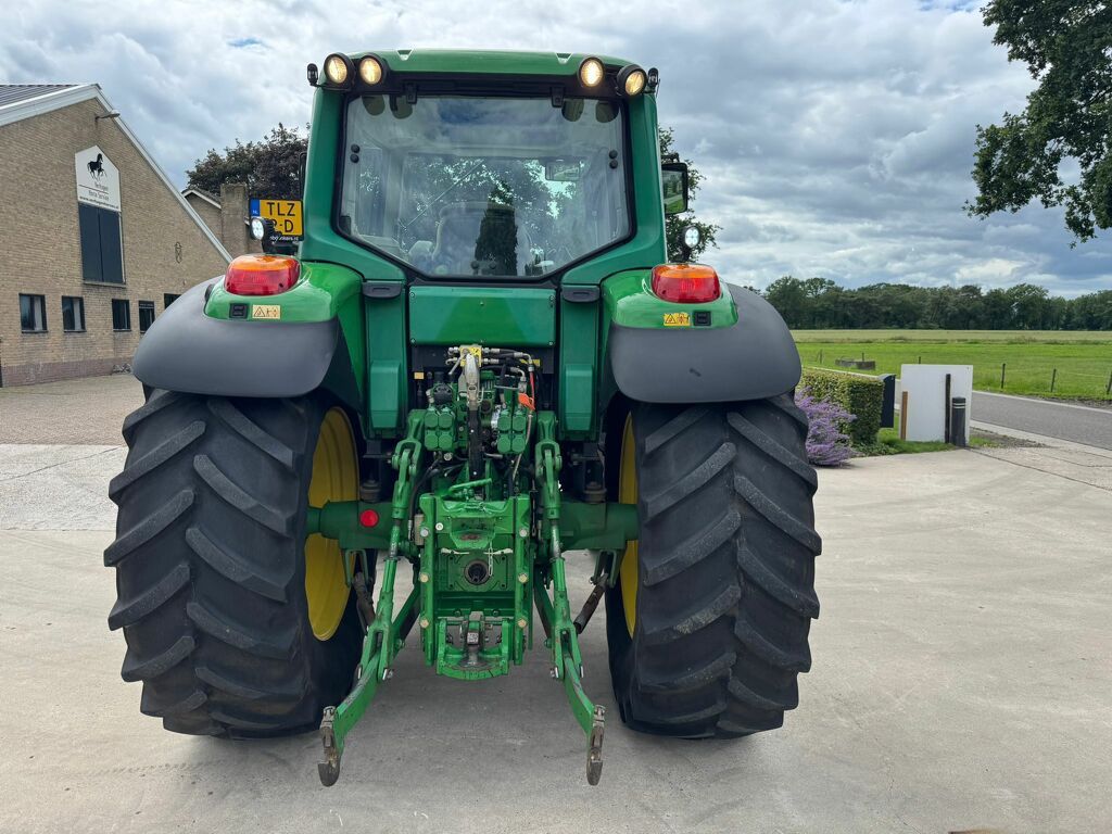 John Deere 6520