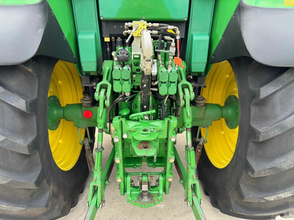 John Deere 6520
