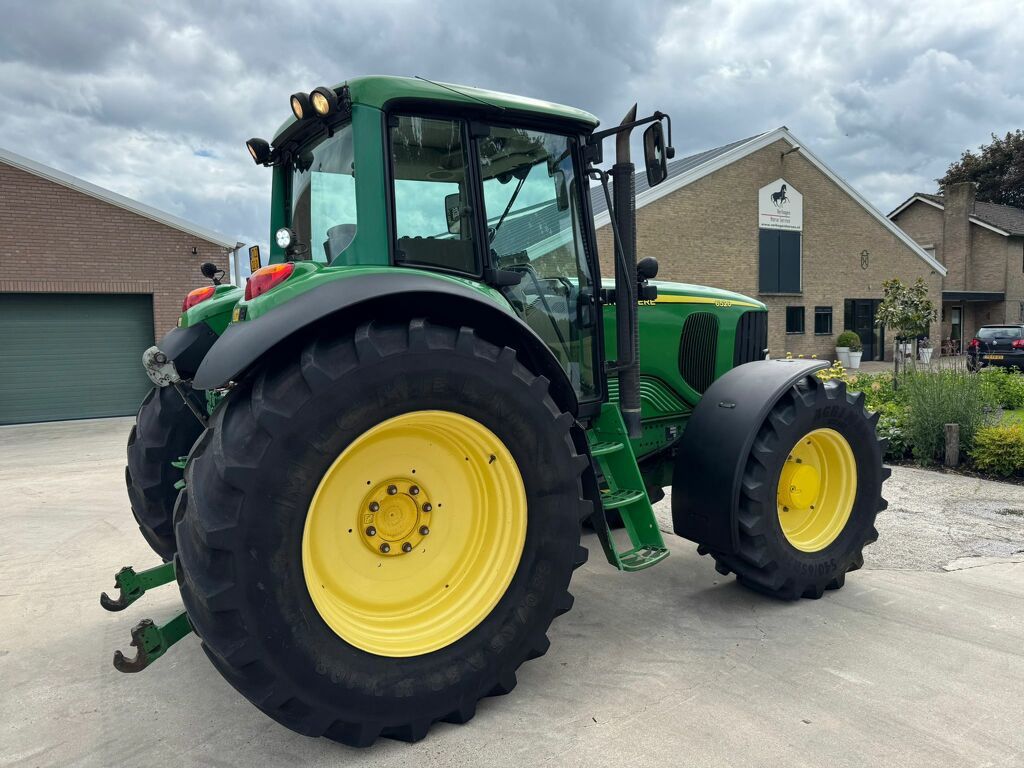 John Deere 6520