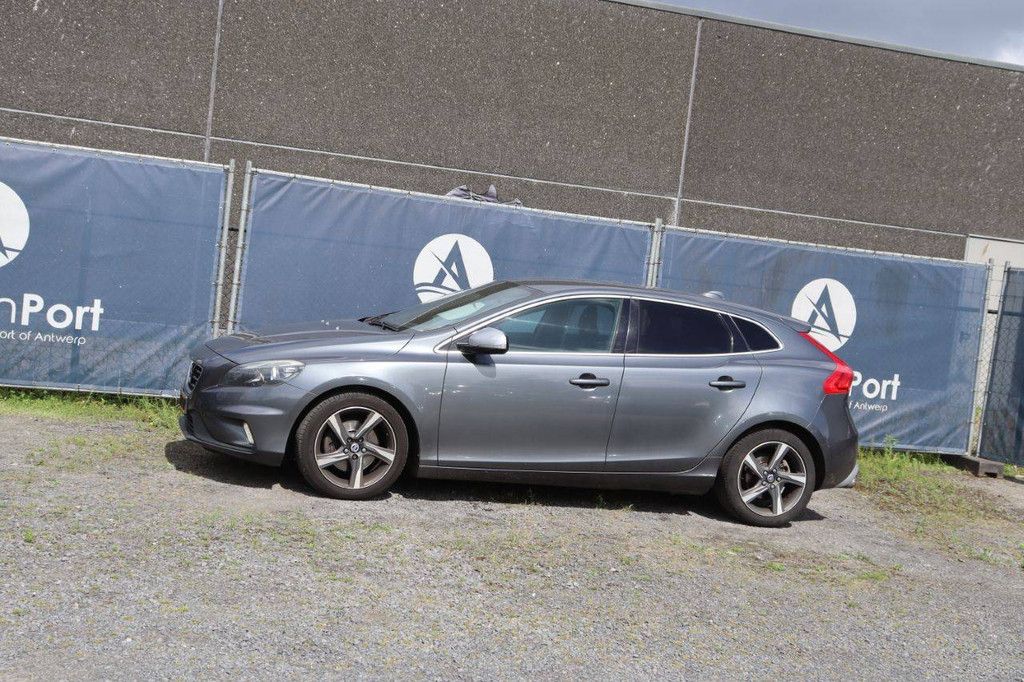 Volvo V40 Petrol 150hp Passenger Car 2014