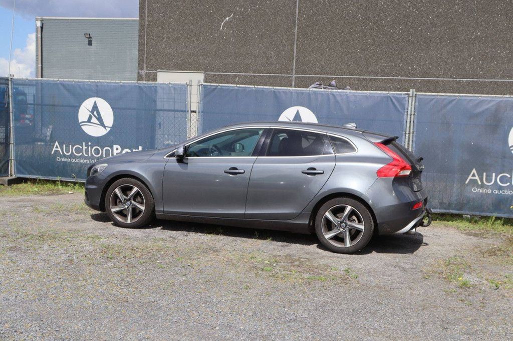 Volvo V40 Petrol 150hp Passenger Car 2014
