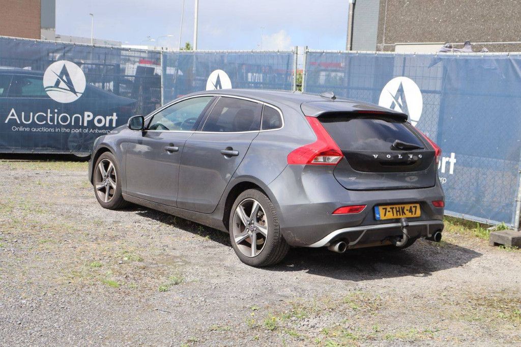 Volvo V40 Petrol 150hp Passenger Car 2014