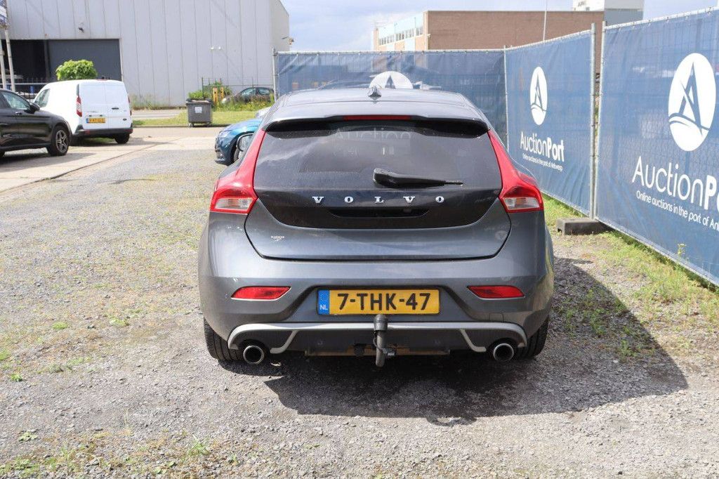 Volvo V40 Petrol 150hp Passenger Car 2014