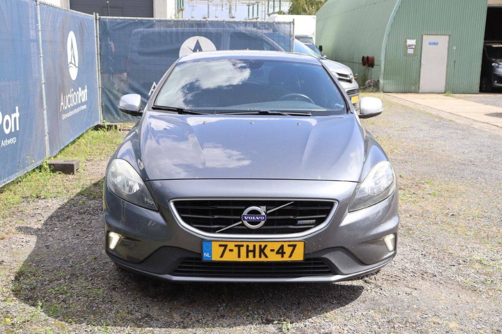 Volvo V40 Petrol 150hp Passenger Car 2014