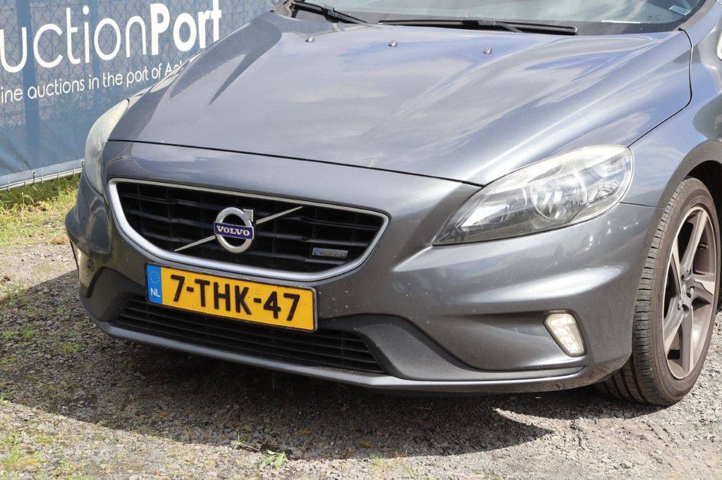 Volvo V40 Petrol 150hp Passenger Car 2014