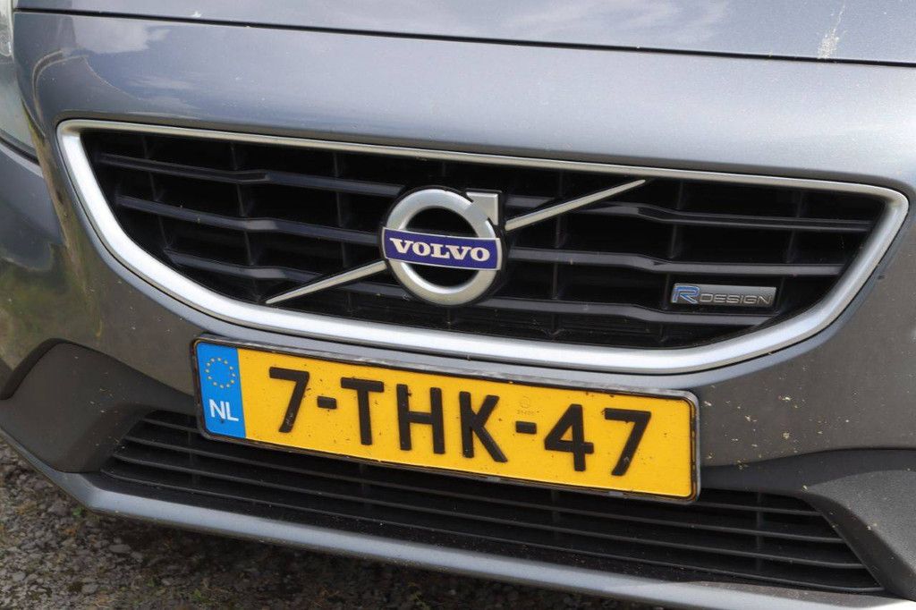 Volvo V40 Petrol 150hp Passenger Car 2014