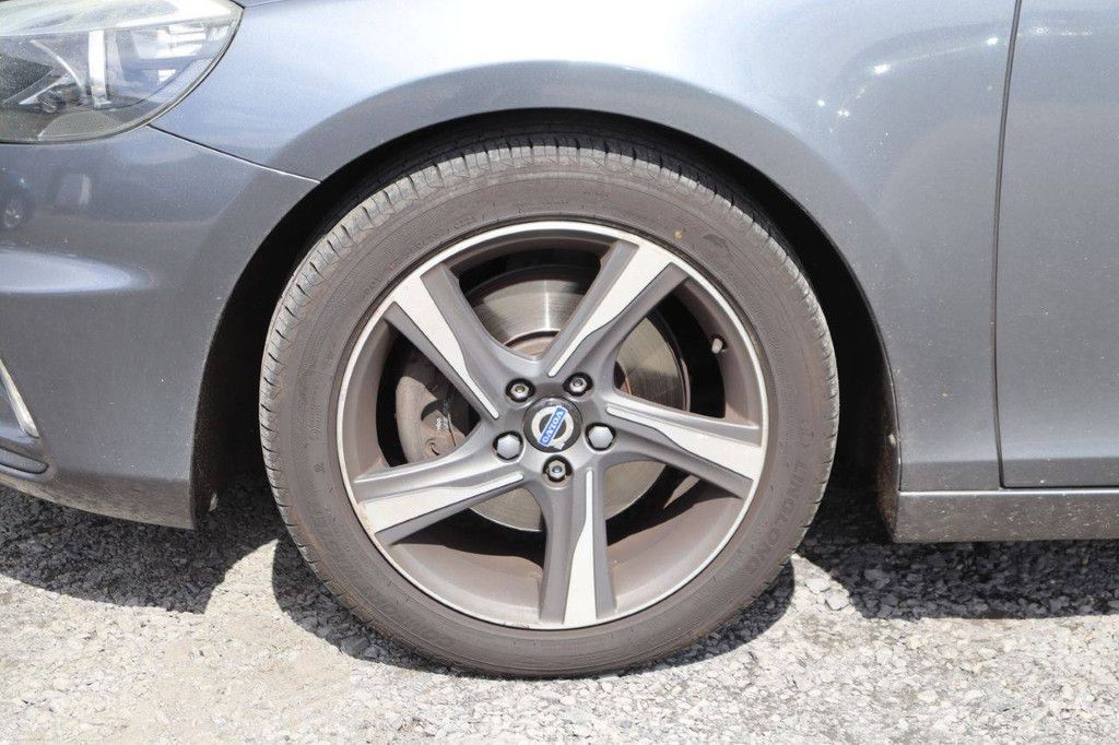 Volvo V40 Petrol 150hp Passenger Car 2014