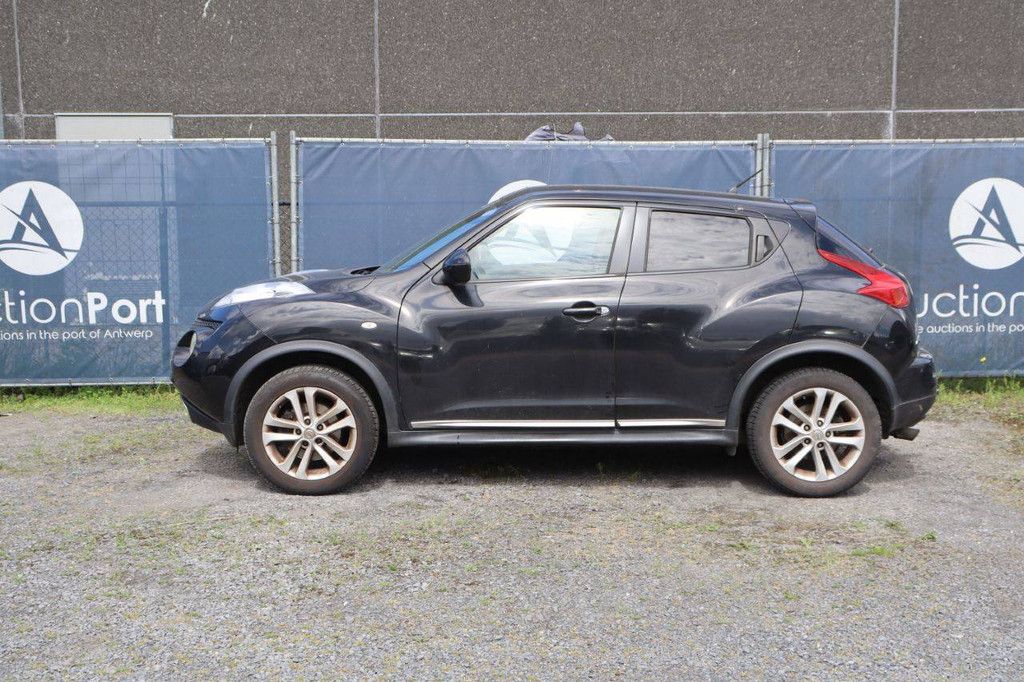 SUV Nissan JUKE Petrol 191hp 2011