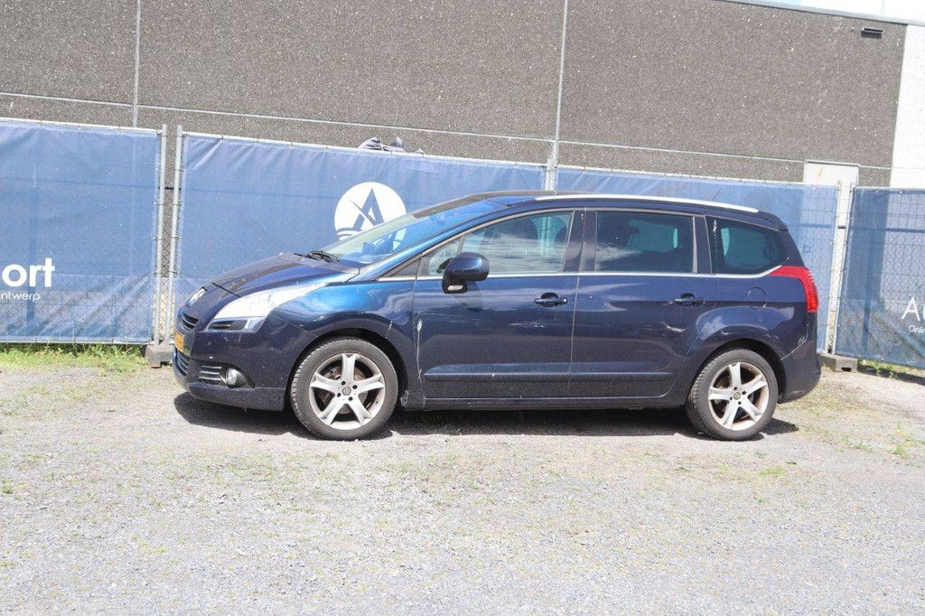 Peugeot 5008 Kombi, Benzin, 157 PS, Baujahr 2011