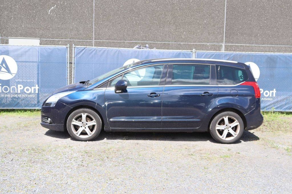 Peugeot 5008 Kombi, Benzin, 157 PS, Baujahr 2011