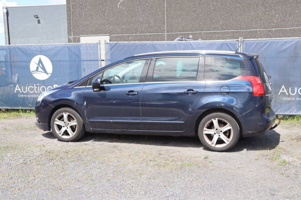 Peugeot 5008 Kombi, Benzin, 157 PS, Baujahr 2011